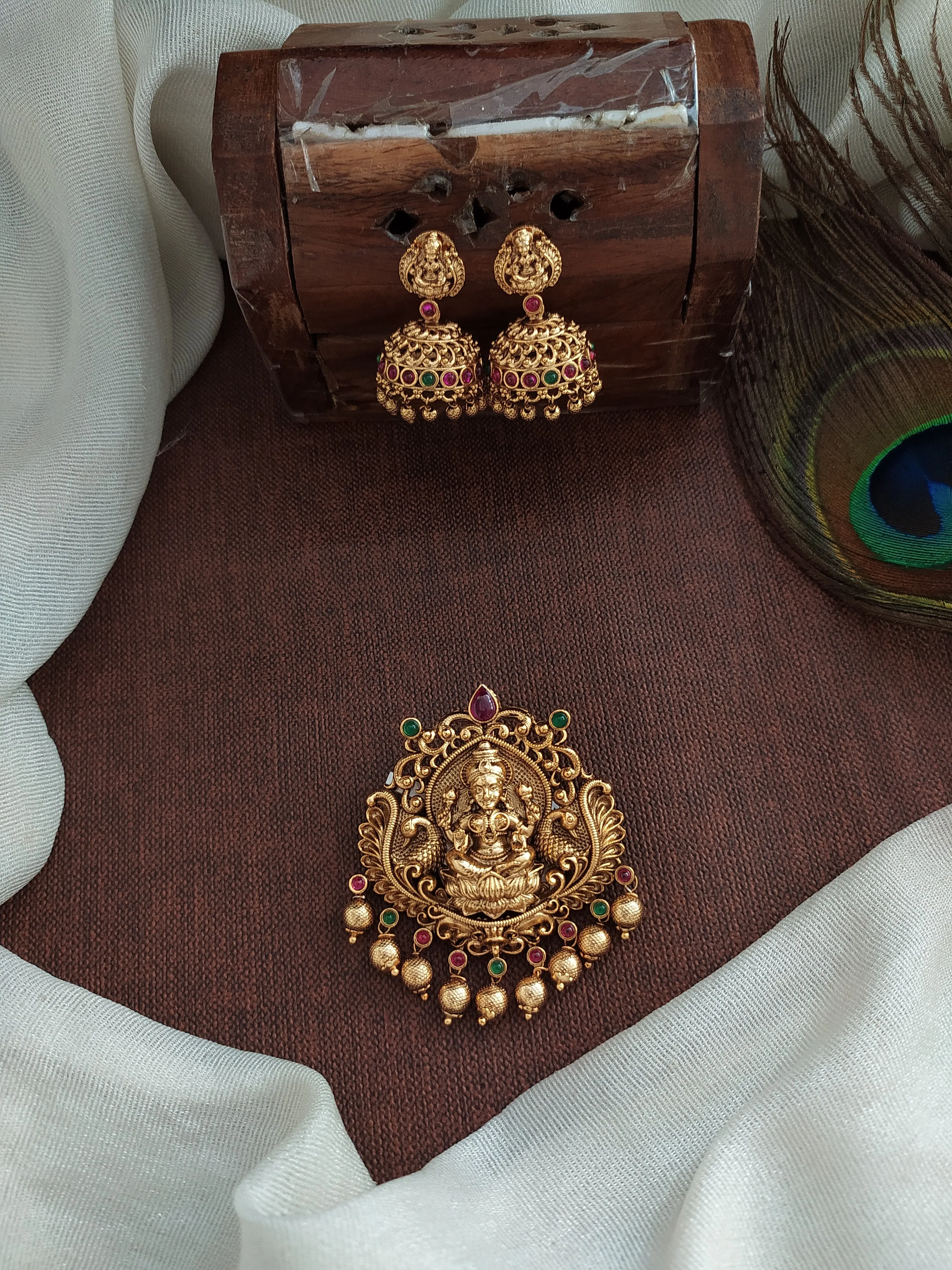 Antique Lakshmi Pendant Set in Red and Green