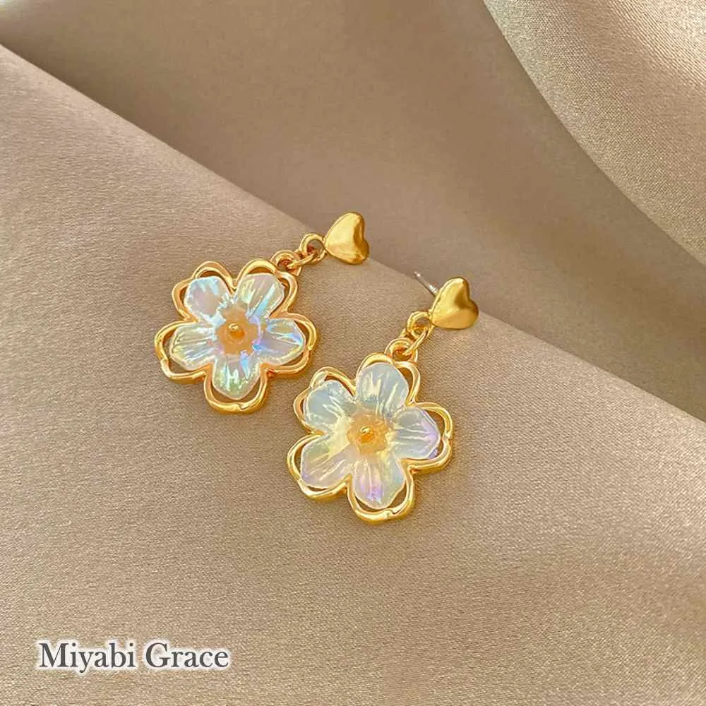 Dangle White Flower Gold Clip On Earrings