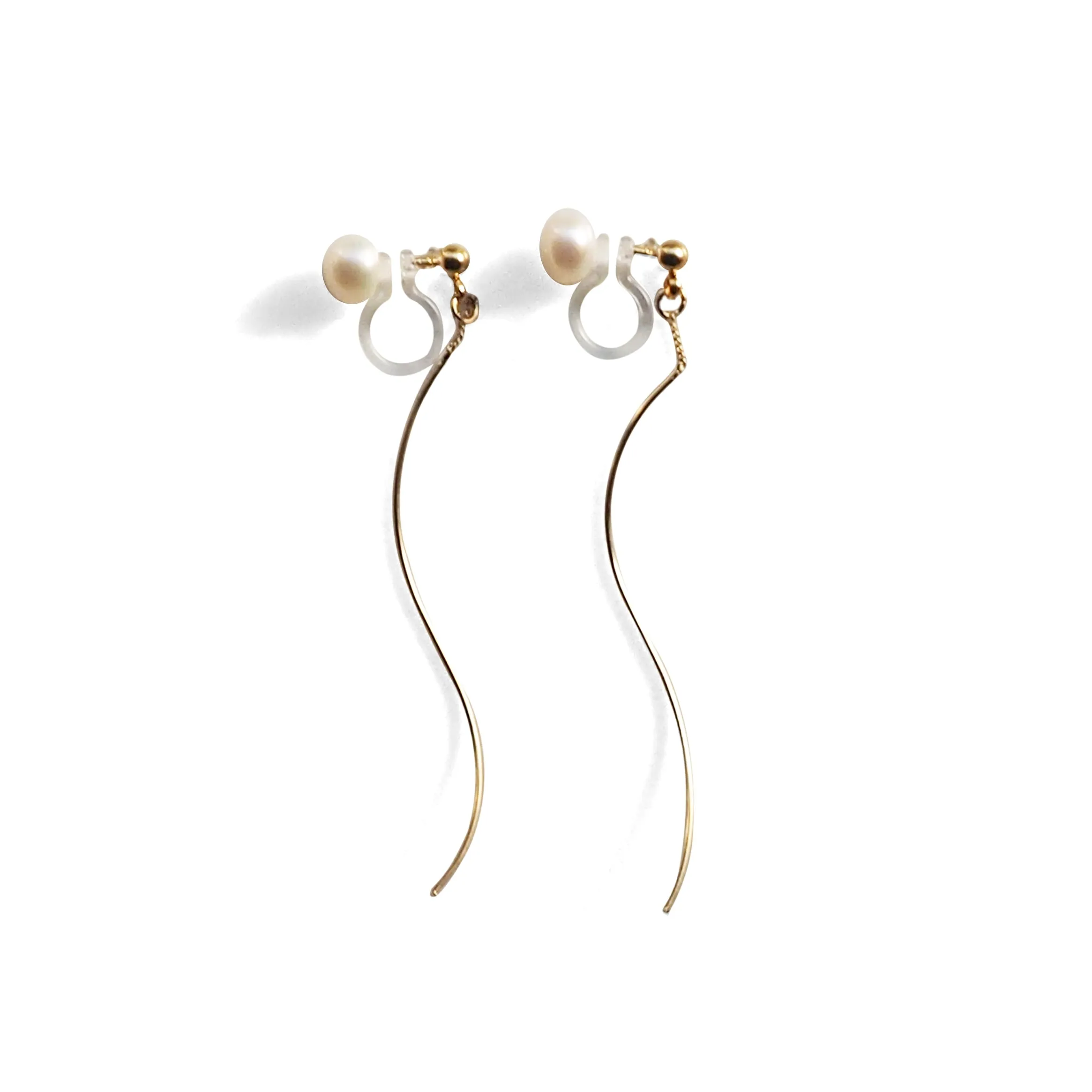 Double Sided White Freshwater Pearl Invisible Clip On Stud Earrings (Gold tone Wave Bar)