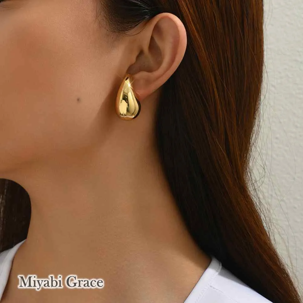 Gold / Silver Teardrop Screw-Back Clip On Earrings