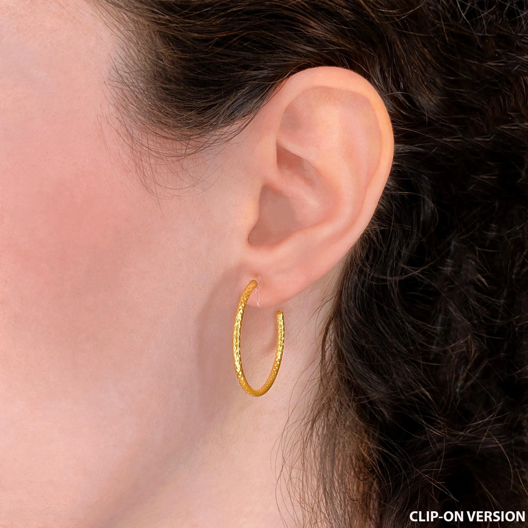 MEDIUM TEXTURED HOOP CLIP-ON EARRINGS IN GOLD